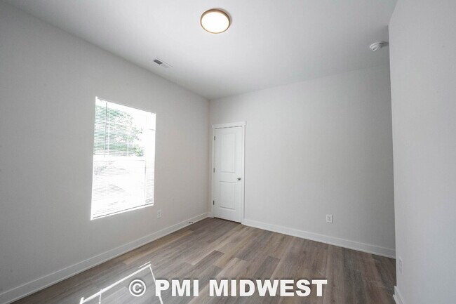 Building Photo - 1525 E Market St