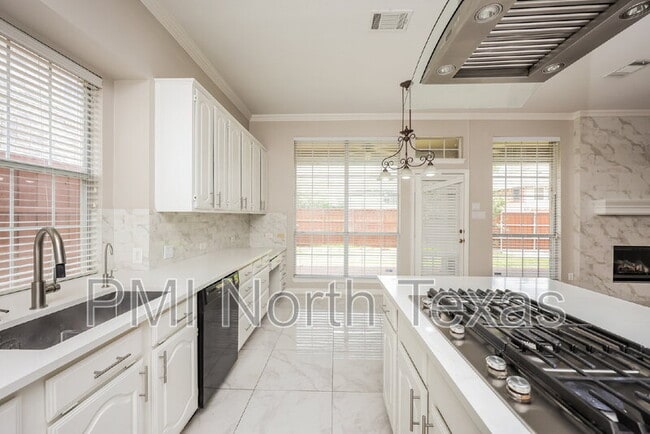 Building Photo - 325 Crooked Tree Ct