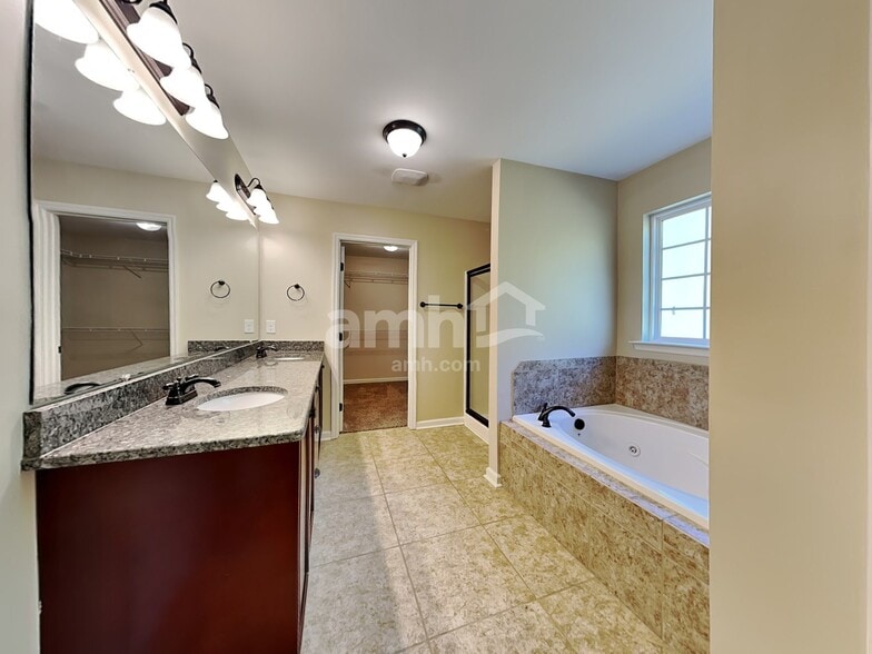 Building Photo - 112 Broken Bit Cir