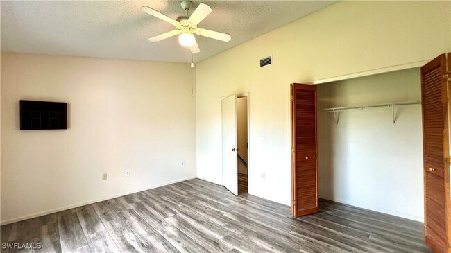 Building Photo - 13160 Kings Point Dr