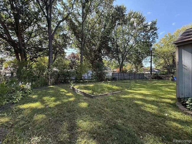 Building Photo - 3245 Parker Dr