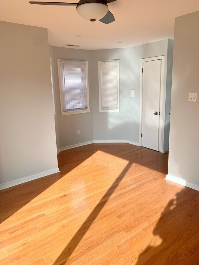 Building Photo - Amazing 2-Bedroom Townhouse Located in Bella Vista! Available mid-July!