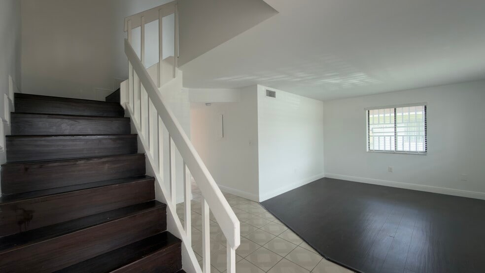 Building Photo - 341 NW 109th Ave