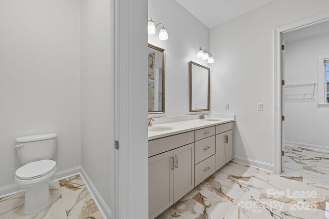 Building Photo - 425 Cassia Ct