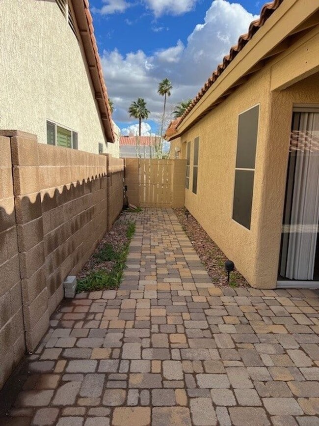 Building Photo - Coming Soon! Scottsdale Home 3/2 Bed/Bath - Available Now!
