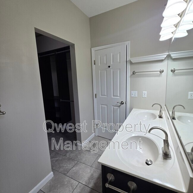 Building Photo - 6981 Sienna Dr SE