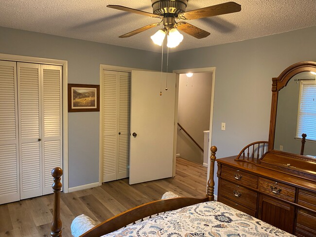 Building Photo - 203 Opal Ln