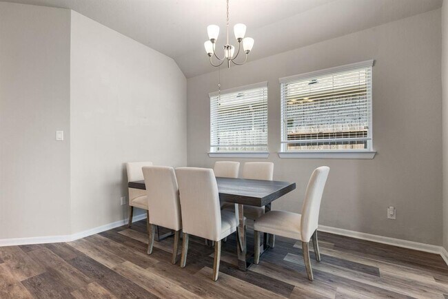 Building Photo - 2715 Chestnut Oak Cir