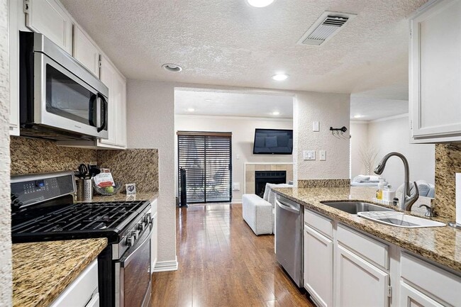 Building Photo - 22 E Willowood Ct
