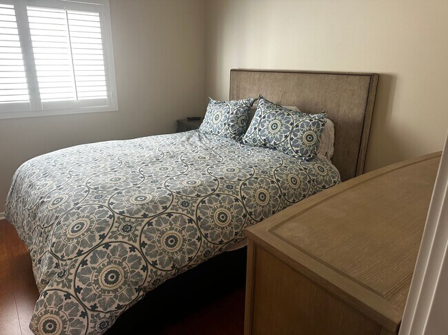 Building Photo - 425 11th St