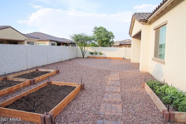 Building Photo - 4 bedroom in Eastmark