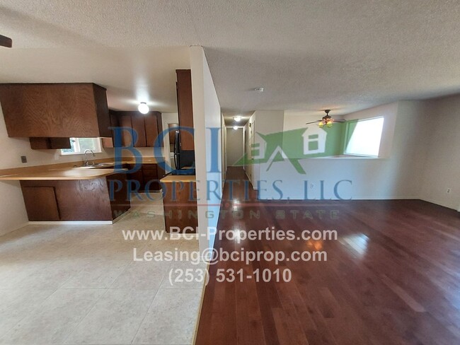 Building Photo - Beautiful 4 Bedroom/ 3 Bath Home close to ...