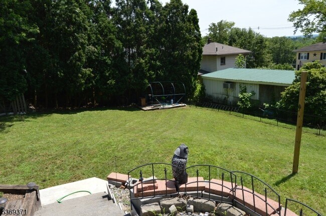 Building Photo - 923 Hillside Rd