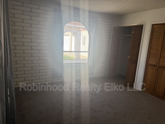 Building Photo - 169 Flowing Wells Dr