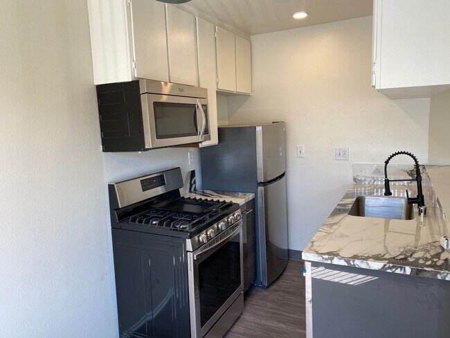 Interior Photo - can373
