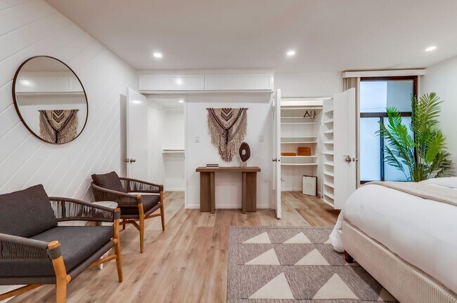 Building Photo - 1510 The Strand