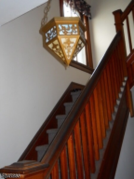 Building Photo - 19 Rosedale Ave