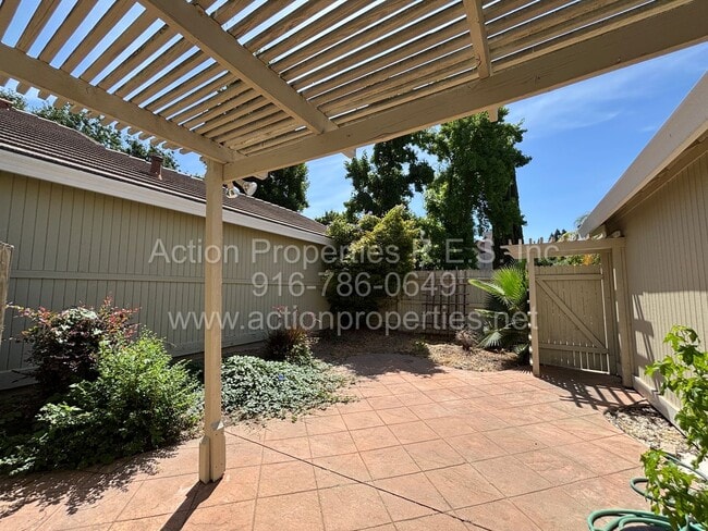 Building Photo - Gated Johnson Ranch: 3 Bed, 2.5 Bath - New...
