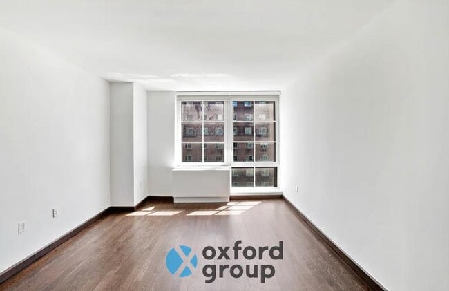 Building Photo - East 10th Street