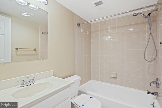 Building Photo - 20657 Anndyke Way