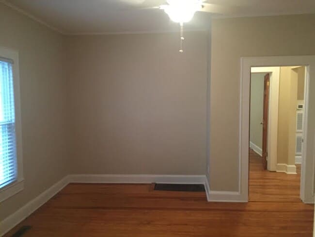 Building Photo - 3 Bedroom 2.5 Bath Townhome in Downtown Greenville and Near the Hampton Pinckney Historic District