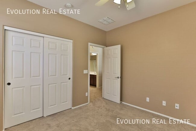 Building Photo - 3067 E Palmdale Ln