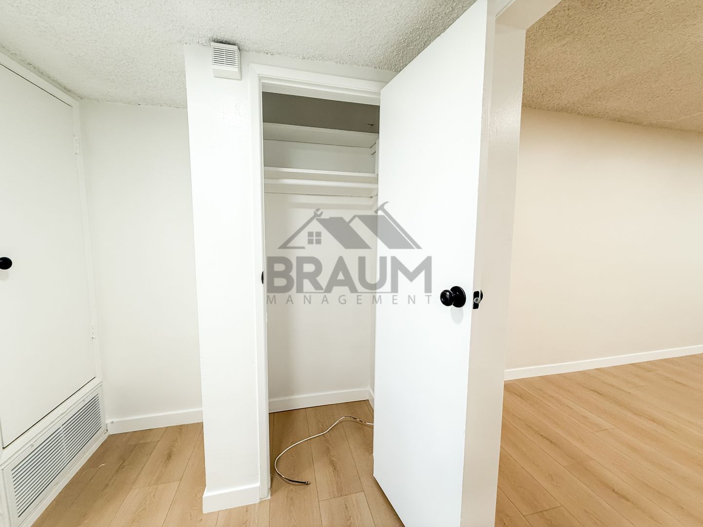 Building Photo - 6041 Whitsett Ave