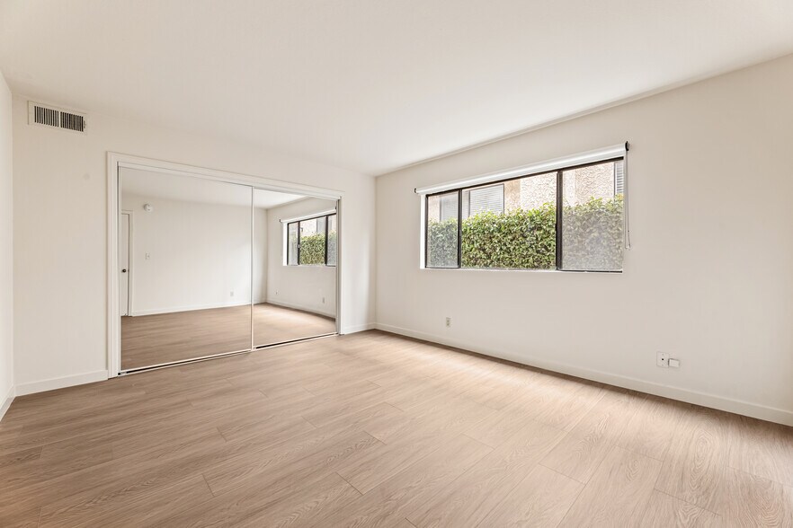 Building Photo - 12011 Rochester Ave