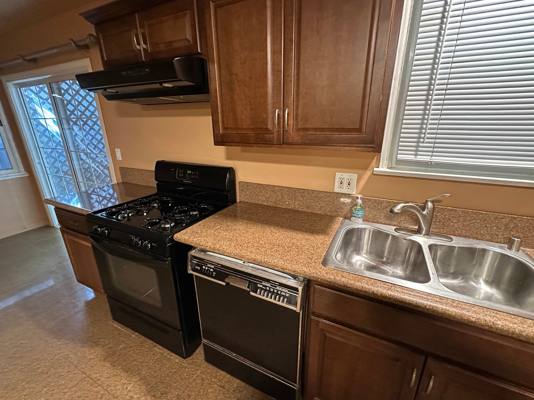 Kitchen sink dish washer and stove - 10809 Huston St