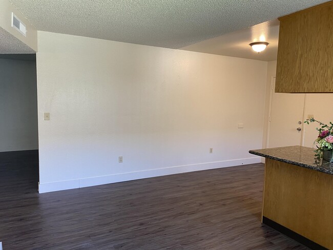 Building Photo - 3000 Jade Way
