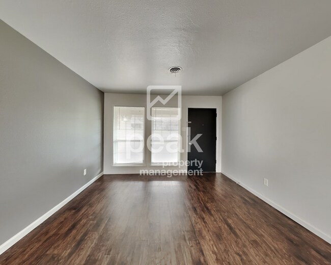 Building Photo - $1799! Beautiful 3Bed/2Bath home in FORT WORTH! Free application through 8/10! See information in...