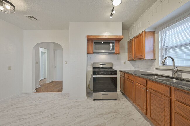 Building Photo - 1805 NW 29th St