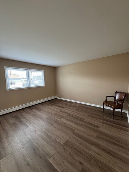 Building Photo - 9731 S 90th Ave