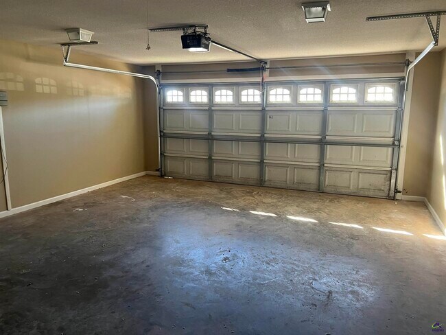 Building Photo - 202 Chasen Ct