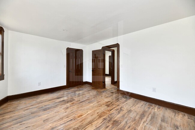 Building Photo - 3634 N Kenwood Ave
