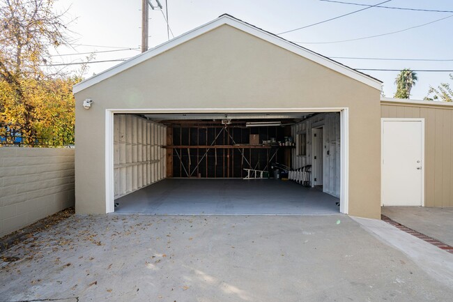 Building Photo - 139 S Gramercy Pl