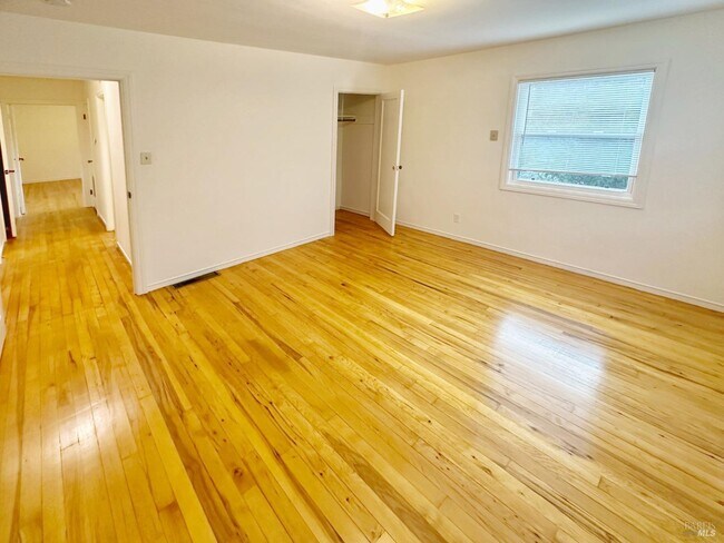 Building Photo - 250 Edgewood Ave