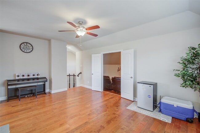 Building Photo - 12902 Oak Fls Dr