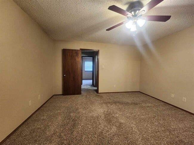 Building Photo - 7938 NW Crossland Cir