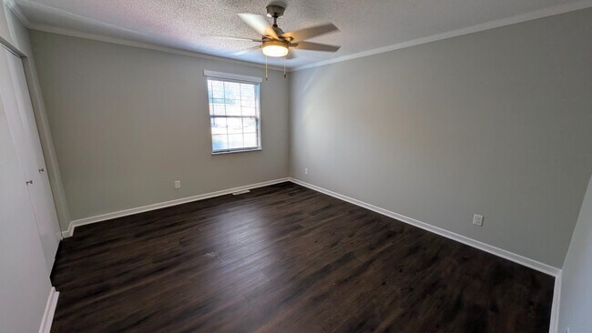 Building Photo - 102 Lynn Cir