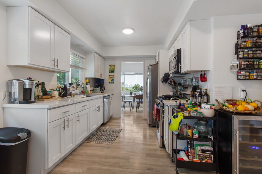 Kitchen - 1722 Rotary Dr
