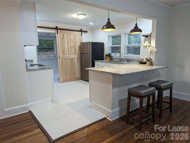 Building Photo - 215 Eastside Dr