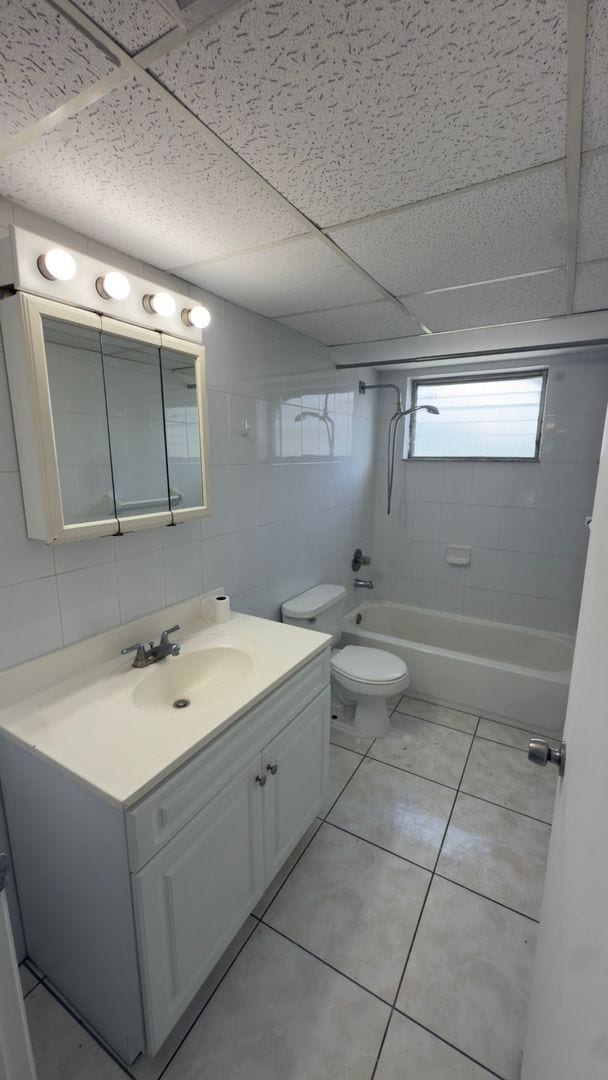 Building Photo - Spacious 1-Bed Condo in Sutton House – 974 SF, East of Biscayne
