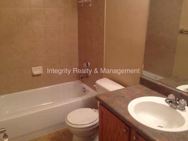 Building Photo - 1381 Royal Troon Dr