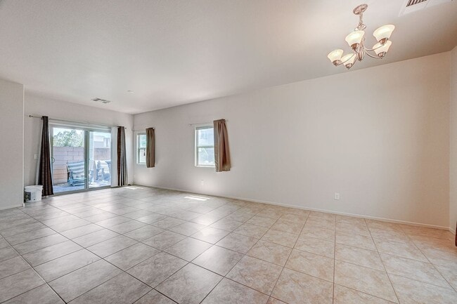 Building Photo - Adorable three bedroom in incredible SW location! Solar panels!