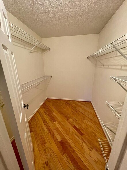 Building Photo - 1524 Lincoln Way