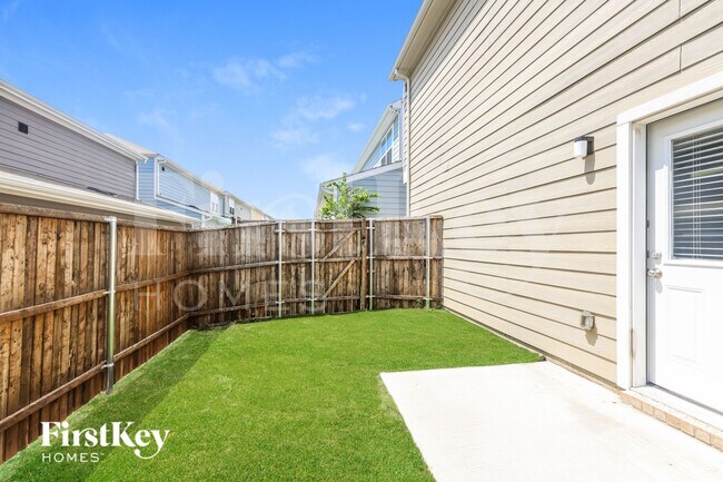 Building Photo - 622 Ava Trl