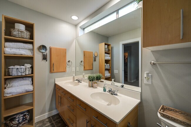 Building Photo - 1214 Urban Lofts Dr