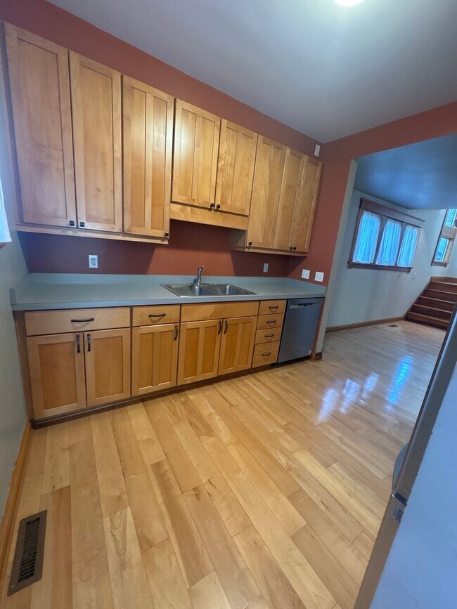 Building Photo - Renovated single family home for rent