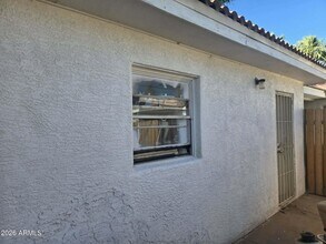 Building Photo - 909 N Kadota Ave
